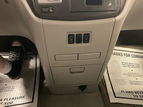 Used 2013 Nissan Quest SL FWD image 19