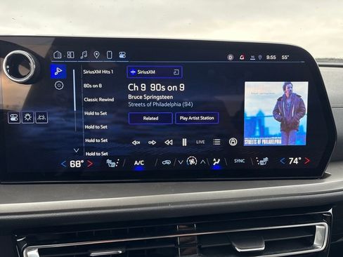 Used 2025 Chevrolet Traverse LT image 24