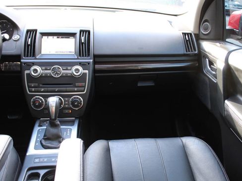 Used 2014 Land Rover LR2 HSE image 15