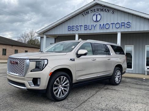 Used 2021 GMC Yukon XL Denali w/ Denali Premium Package AWD/4WD image 3