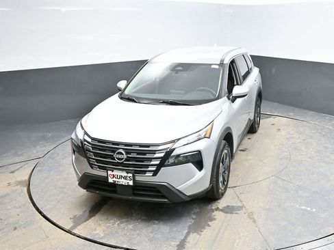 Used 2024 Nissan Rogue SV image 37