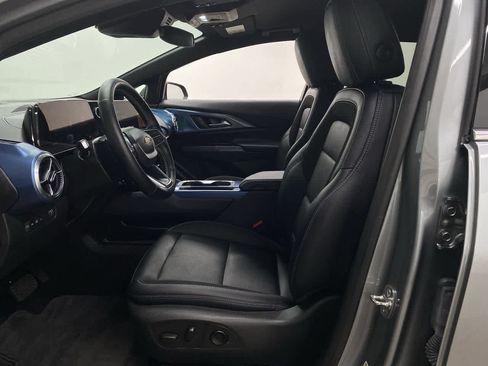 Used 2025 Chevrolet Equinox EV LT w/ Convenience Package image 13