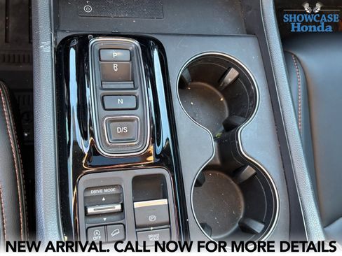 Used 2025 Honda Pilot TrailSport image 11