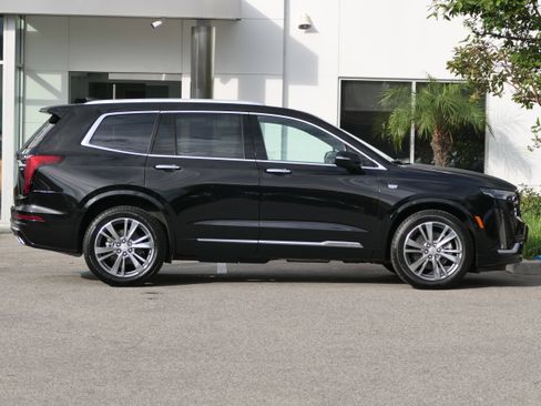 New 2025 Cadillac XT6 Premium Luxury image 7