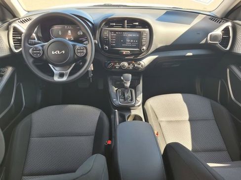 Used 2025 Kia Soul LX w/ LX Technology Package image 14
