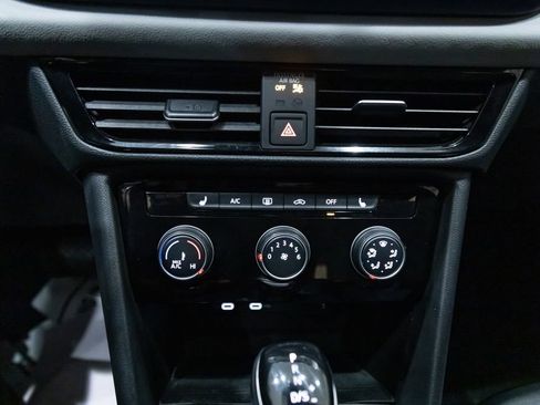 Used 2023 Volkswagen Taos SE image 23