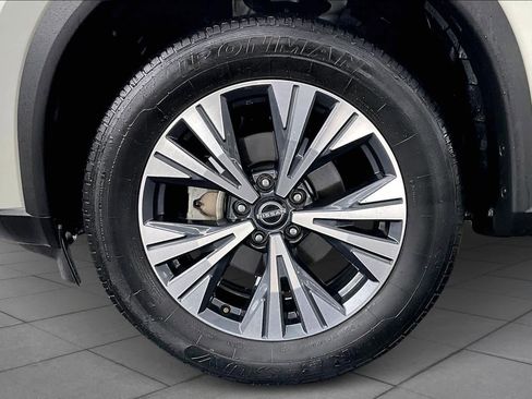 Used 2023 Nissan Rogue SV image 10