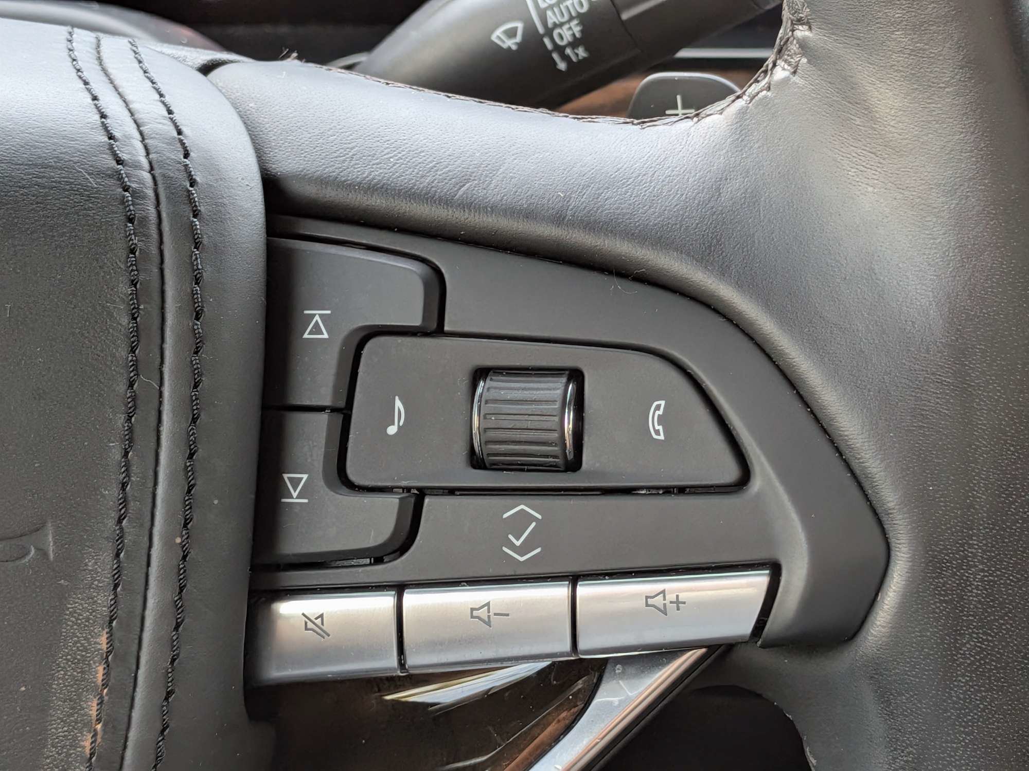 Used 2023 Cadillac Escalade ESV Sport Platinum w/ LPO, ONYX Package RWD image 28