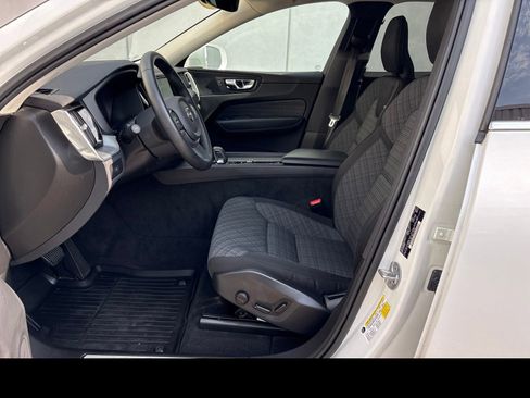 Certified 2023 Volvo XC60 B5 Core AWD/4WD image 9