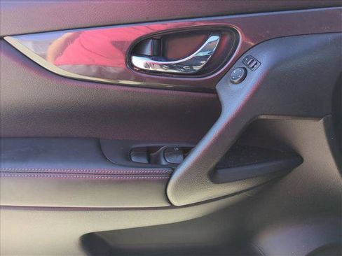 Used 2017 Nissan Rogue S FWD image 11