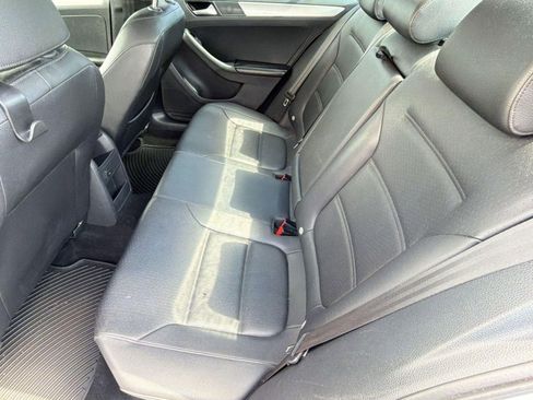 Used 2017 Volkswagen Jetta SE FWD image 14