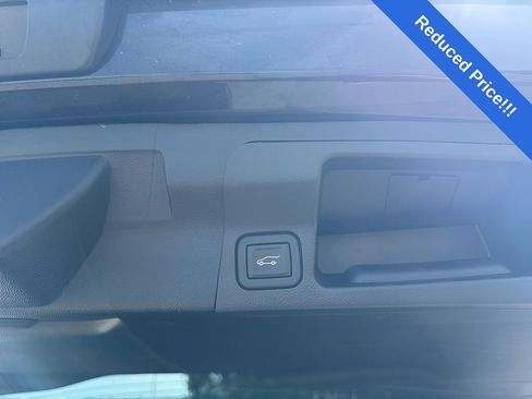 Used 2023 GMC Acadia SLE w/ Driver Convenience Package FWD image 12