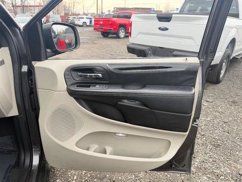 Used 2018 Dodge Grand Caravan SXT FWD image 15