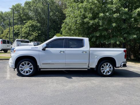 Used 2022 Chevrolet Silverado 1500 High Country w/ High Country Premium Package AWD/4WD image 6