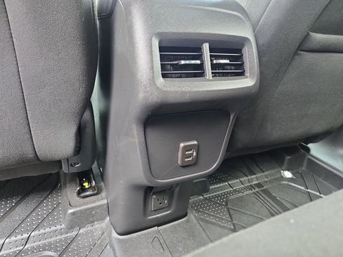 Used 2023 Chevrolet Equinox LT AWD/4WD image 30
