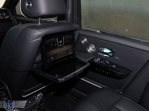 Used 2022 Rolls-Royce Phantom Sedan RWD image 24