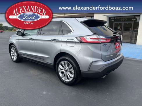 Used 2024 Ford Edge Titanium image 2