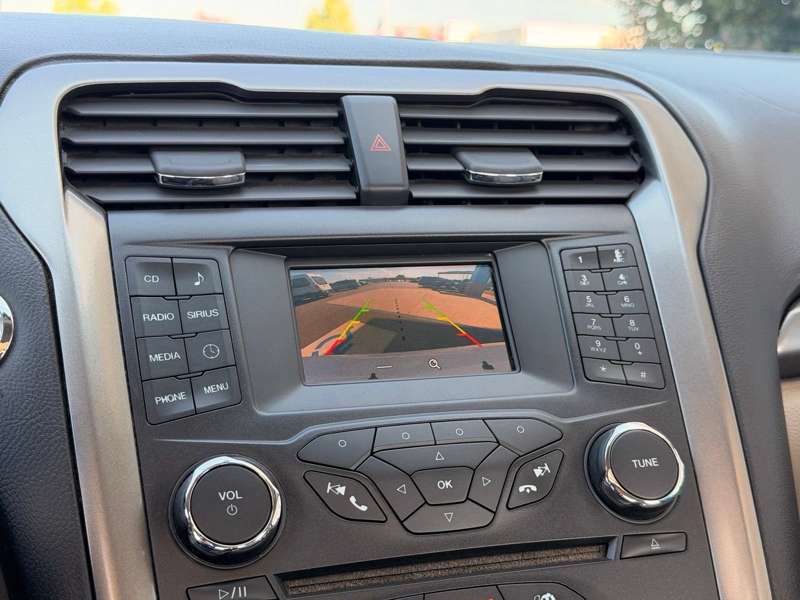 Used 2017 Ford Fusion SE FWD image 31