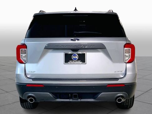 Used 2021 Ford Explorer XLT w/ Equipment Group 202A image 4