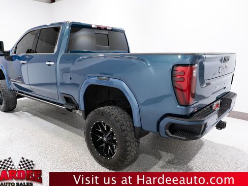 Used 2024 GMC Sierra 3500 Denali Ultimate AWD/4WD image 3