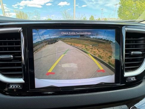 Used 2022 Chrysler Pacifica Touring-L image 24