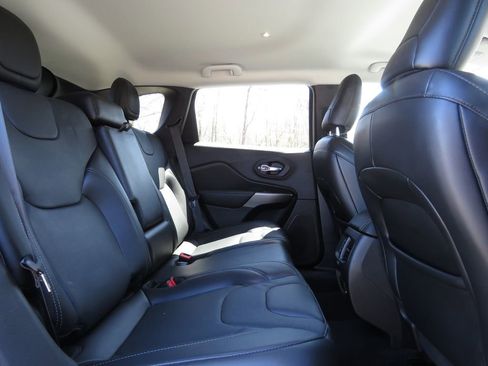 Used 2020 Jeep Cherokee Limited AWD/4WD image 16