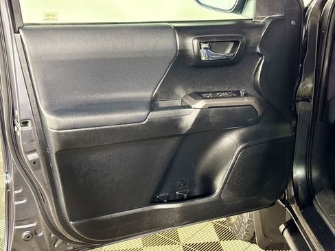 Used 2021 Toyota Tacoma TRD Off-Road image 10