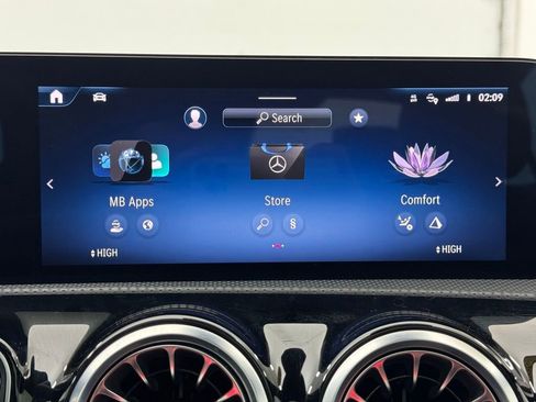 Used 2025 Mercedes-Benz CLA 250 4MATIC image 25