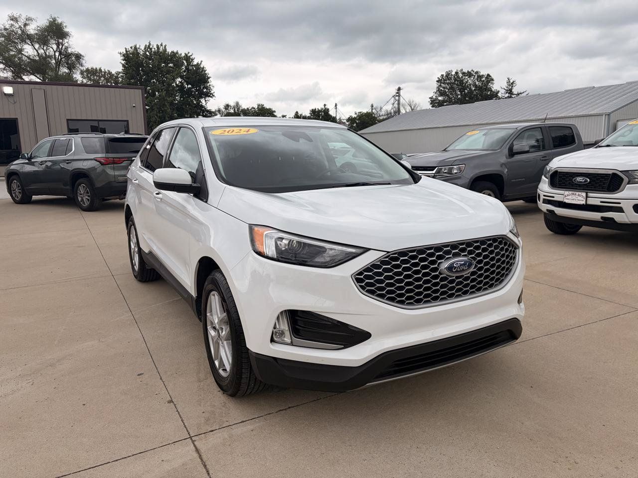 Used 2024 Ford Edge SEL w/ Convenience Package AWD/4WD image 4