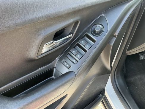 Used 2020 Chevrolet Trax LS image 17