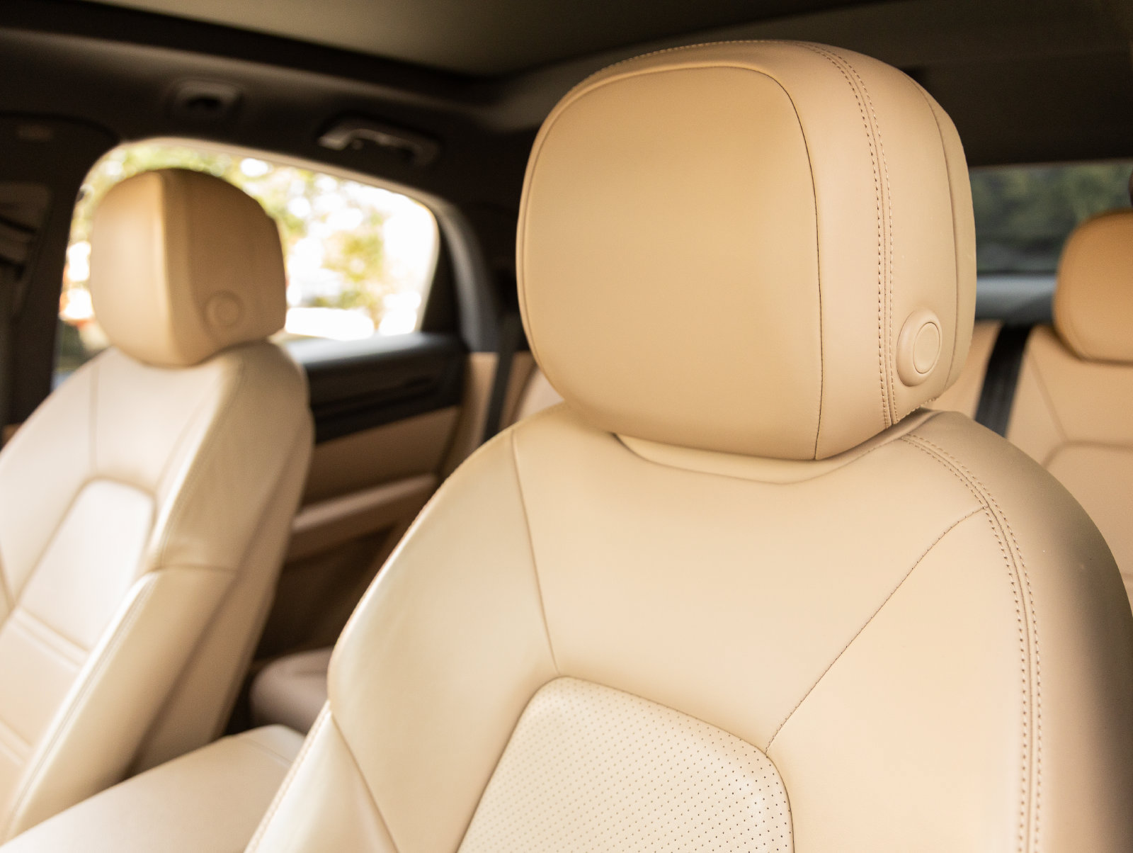 Certified 2023 Porsche Cayenne Coupe AWD/4WD image 23