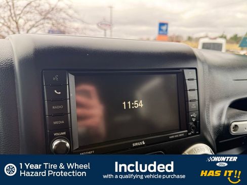 Used 2016 Jeep Wrangler Unlimited Rubicon w/ Connectivity Group AWD/4WD image 10