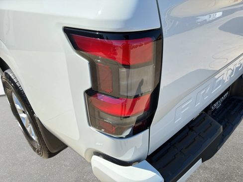 Used 2024 Nissan Frontier SV w/ Technology Package AWD/4WD image 32
