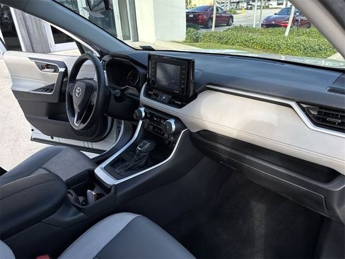Used 2021 Toyota RAV4 XLE Premium image 33