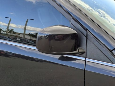 Used 2020 Dodge Grand Caravan SXT image 12