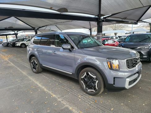 Used 2025 Kia Telluride S image 12