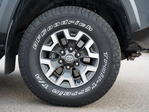 Used 2019 Toyota Tacoma TRD Off-Road image 32