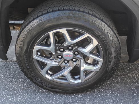 Used 2024 GMC Sierra 1500 SLT w/ SLT Premium Plus Package AWD/4WD image 9
