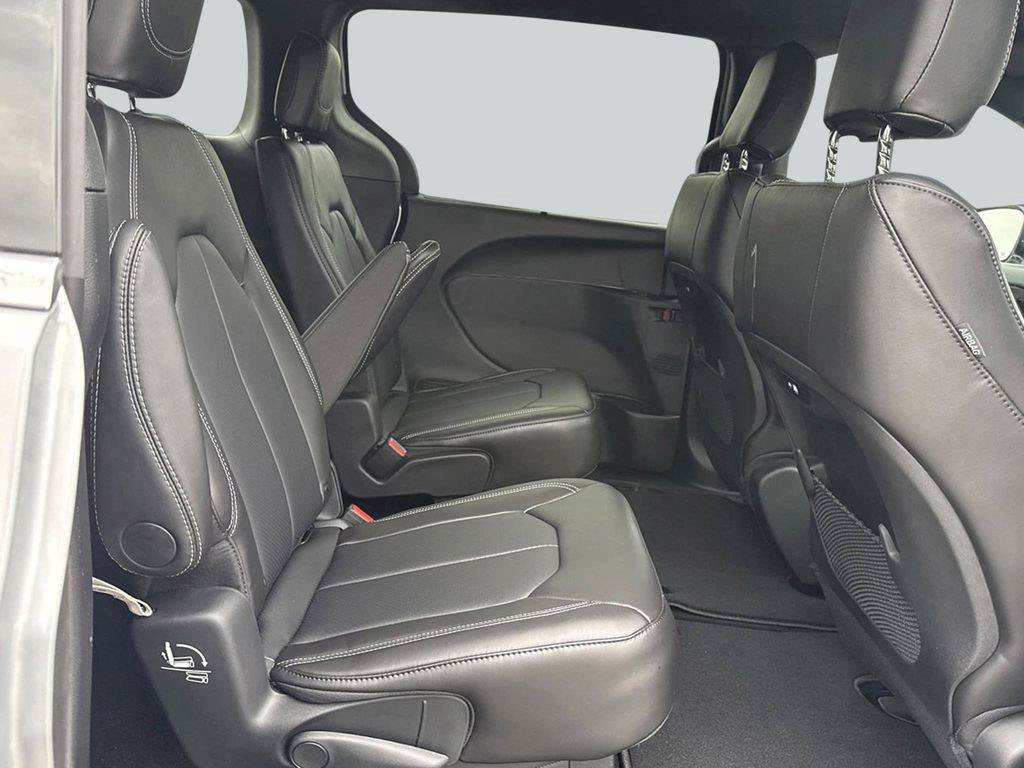 New 2026 Chrysler Pacifica Select FWD image 37
