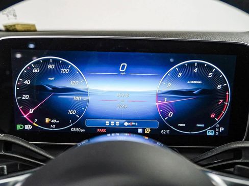 Used 2025 Mercedes-Benz GLC 300 image 25