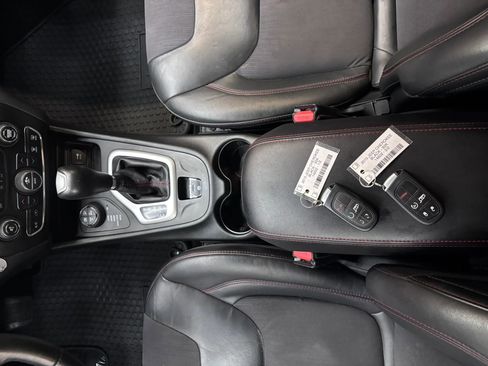Used 2015 Jeep Cherokee Trailhawk w/ Comfort/Convenience Group AWD/4WD image 21