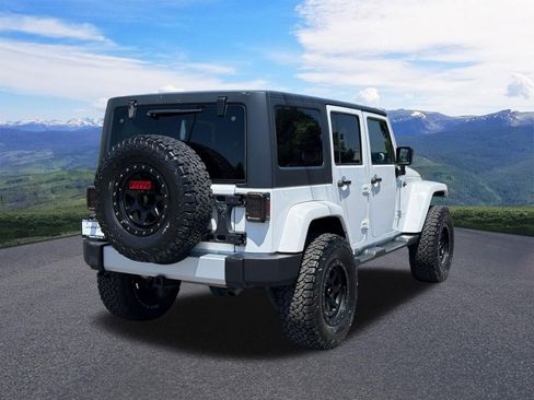 Used 2015 Jeep Wrangler Unlimited Sahara w/ Connectivity Group AWD/4WD image 5