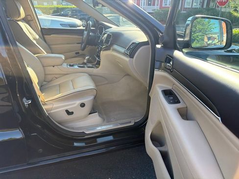 Used 2020 Jeep Grand Cherokee Overland AWD/4WD image 15
