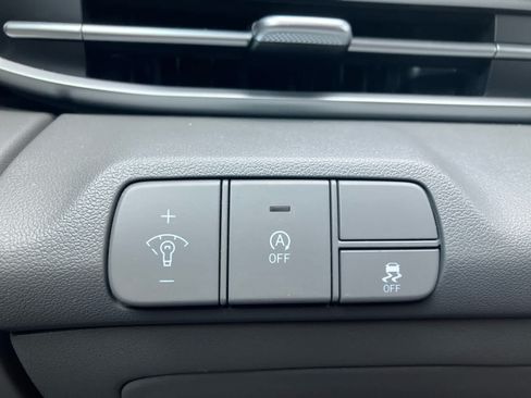 Used 2024 Hyundai Elantra SE FWD image 12
