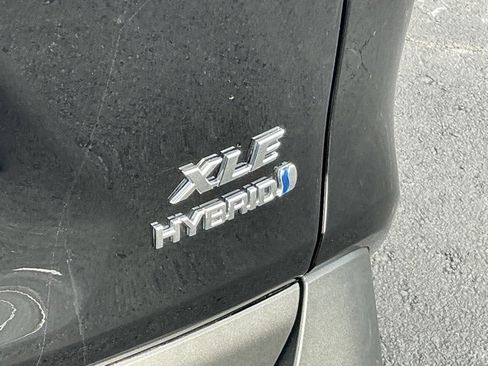 Used 2022 Toyota RAV4 XLE image 7
