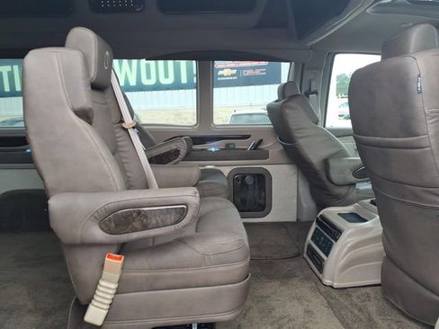Used 2026 GMC Savana 2500 w/ Driver Convenience Package RWD image 19