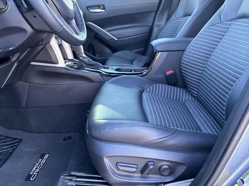 Used 2024 Toyota Corolla Cross AWD Hybrid w/ Convenience Package image 18