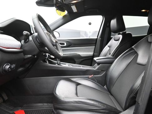 Used 2023 Jeep Compass Latitude image 13