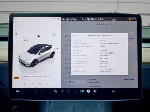 Used 2023 Tesla Model Y Long Range image 12