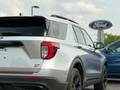 Certified 2024 Ford Explorer ST w/ Technology Package AWD/4WD image 37